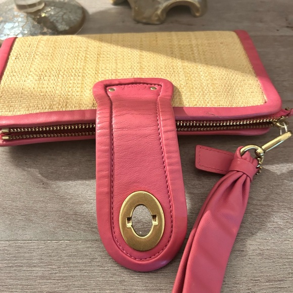 Coach, pink, leather, & wicker large wristlet, rare - Picture 5 of 11